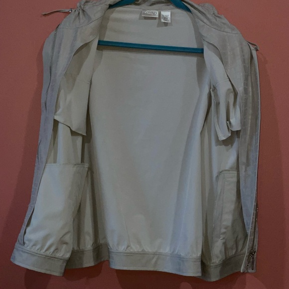 Chicos Zenergy Zip Jacket Pretty shadeGray Metallic animal print￼ Sz 2 Gorgeous - Picture 8 of 10